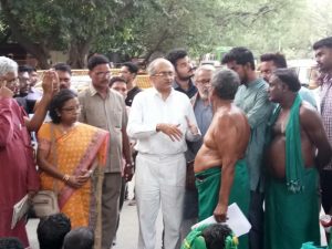 Prashant Bhushan presented the Petition to the TamilNadu Farmers and explained to them the prayers made and the steps to be taken in Court 